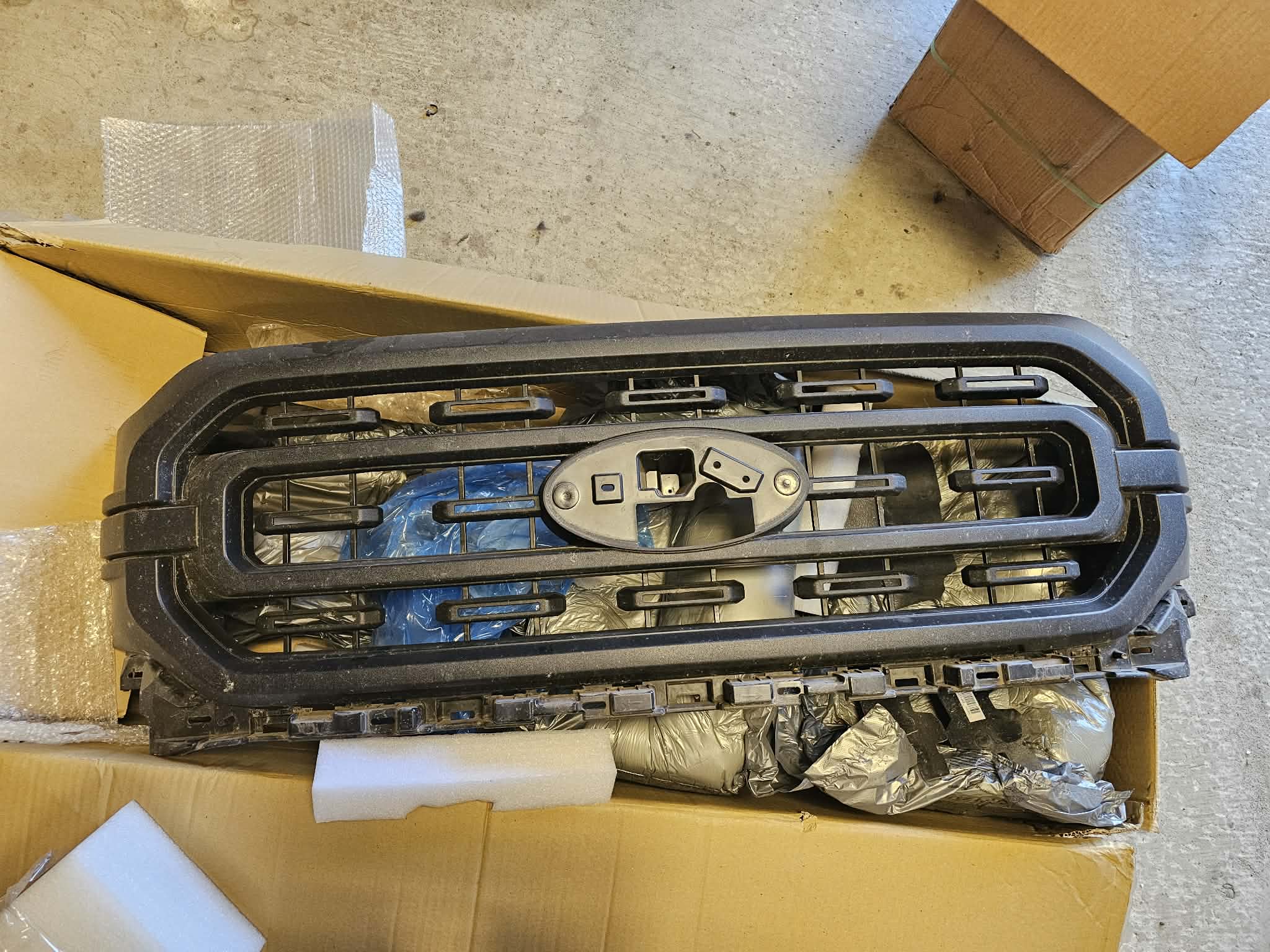 2023 F150 OEM Grille, Black Lightly Used.